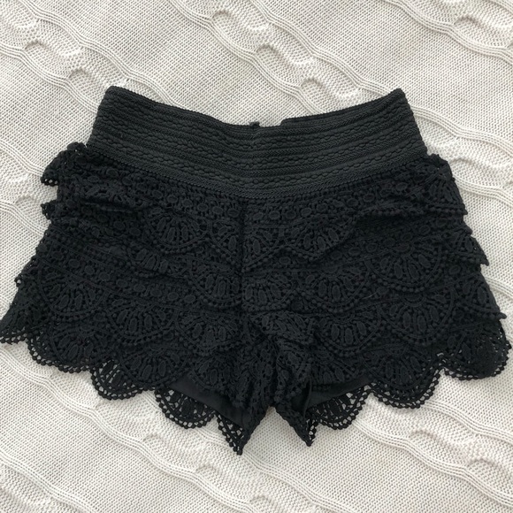 Lace Ruffle Shorts - Picture 2 of 3